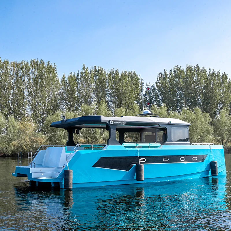 13.6 លានគណបក្សប្រណីត catamaran