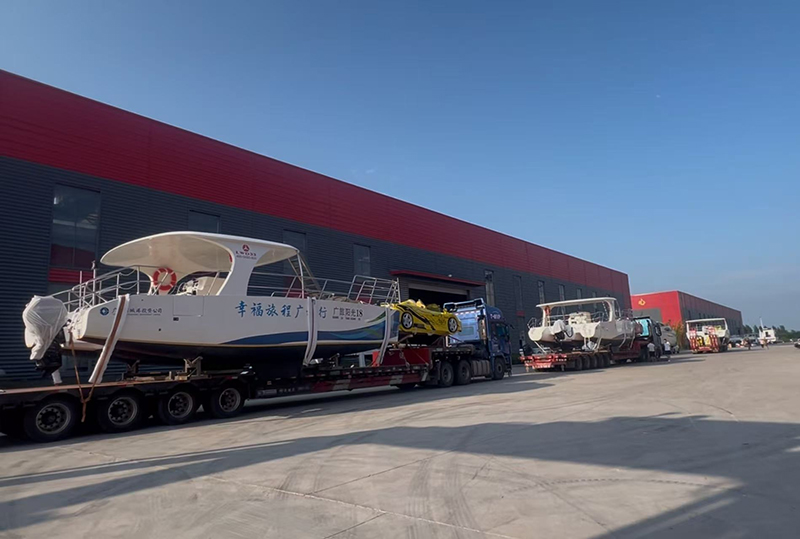 លោក Lawada បានផ្តល់នូវកាសាម៉ានចំនួន 3 គ្រឿងរថយន្តស្ព័រទឹក 2 គ្រឿងនិងជិះស្គីពីរគ្រឿងសម្រាប់កន្លែងទេសភាព